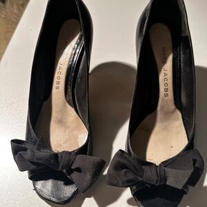 MARC JACOBS GROGRAIN BOW PUMPS